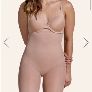 NWOT.  Honeylove Superpower Short in Sand